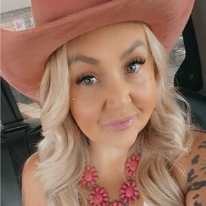 Meet your Posher, Christy